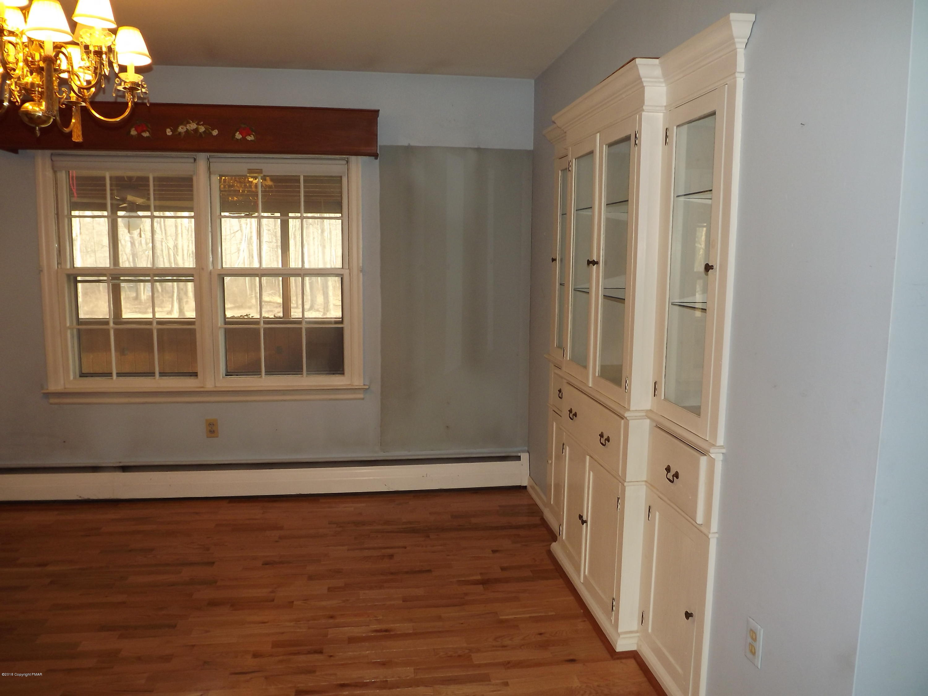 5610 Glenbrook Road Stroudsburg, PA 18360 - Photo 5 of 26 Dining Room