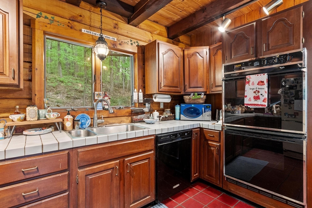 90 Appleton Circle Fitchburg, MA 01420 - Photo 3 of 30