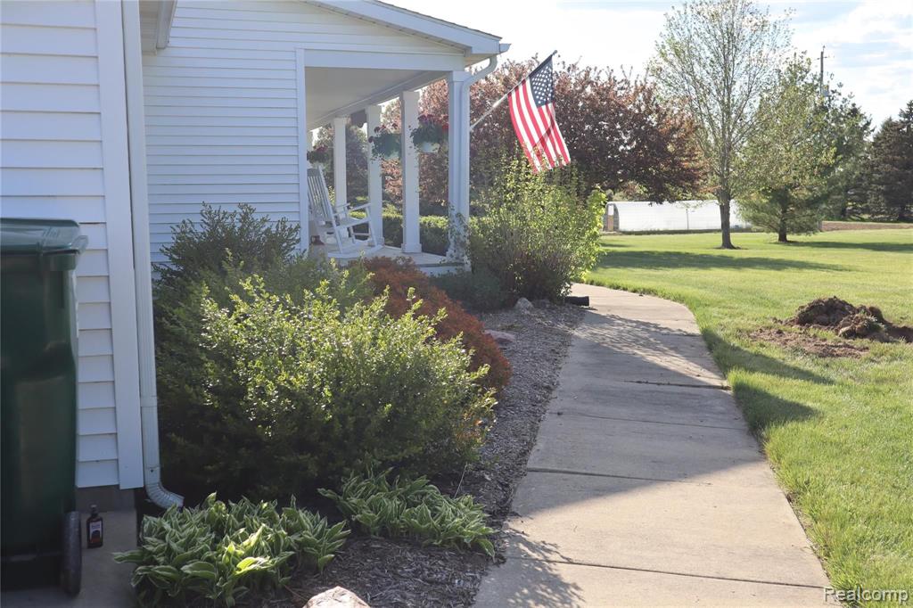 4752 Beard Road Byron, MI 48418 - Photo 2 of 34