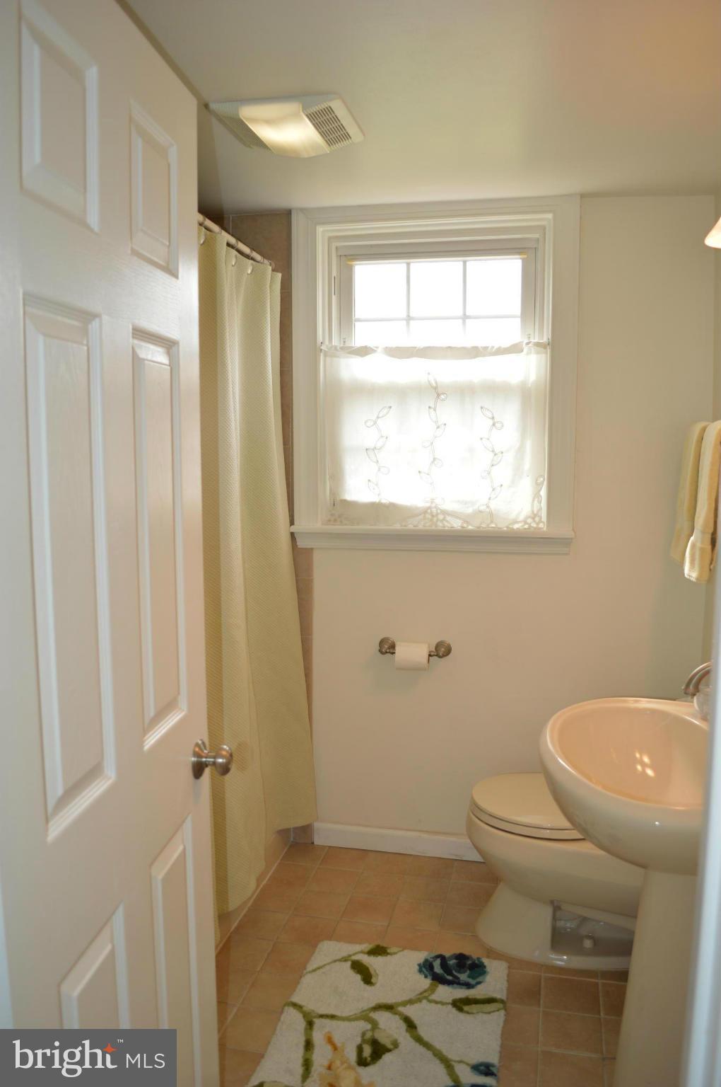 21 Tanglewood Road Baltimore, MD 21228 - Photo 23 of 29 Tasteful Full Bath on 2nd floor