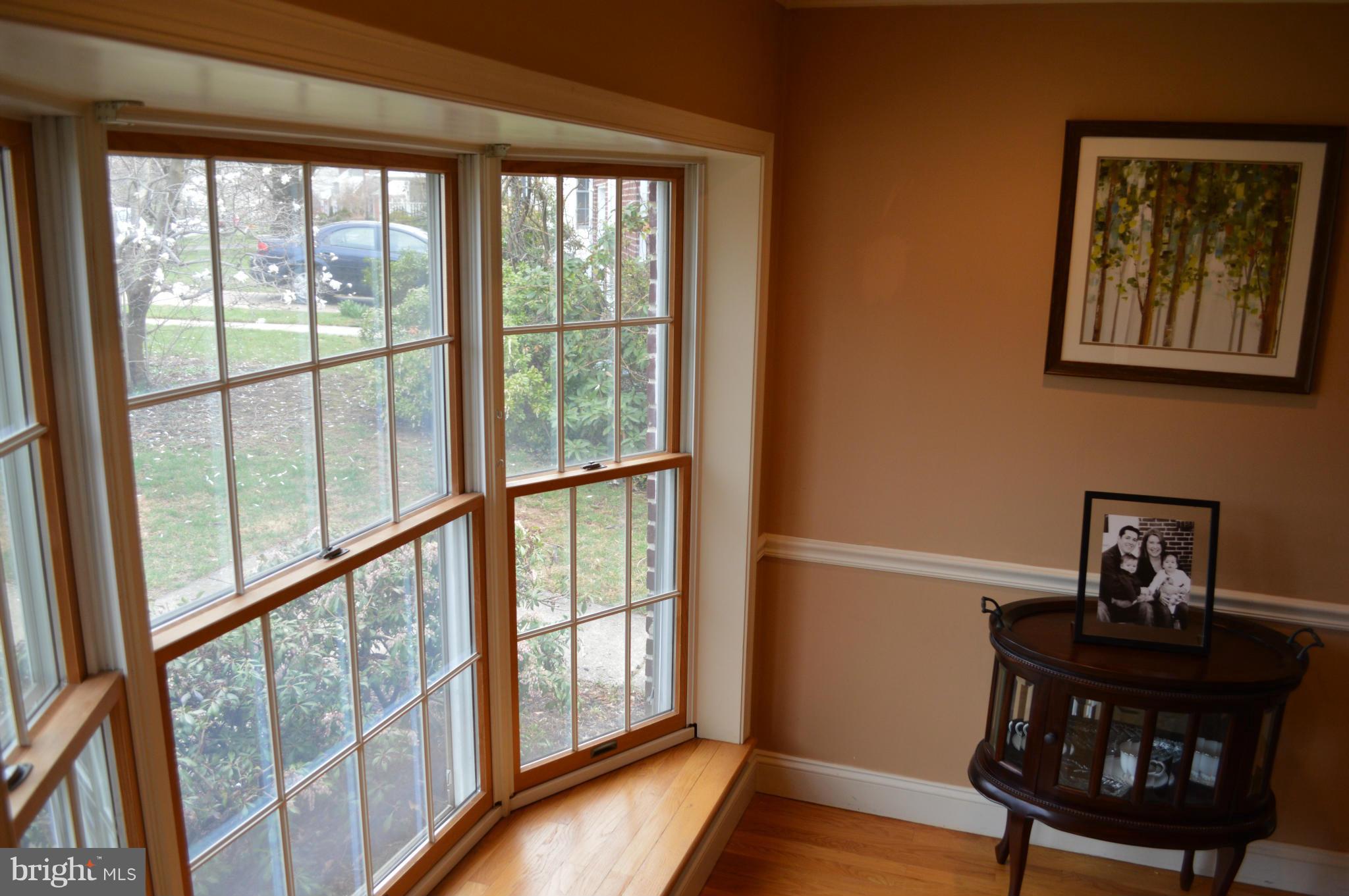 21 Tanglewood Road Baltimore, MD 21228 - Photo 6 of 29 Beautiful Bay Window in Dining Room