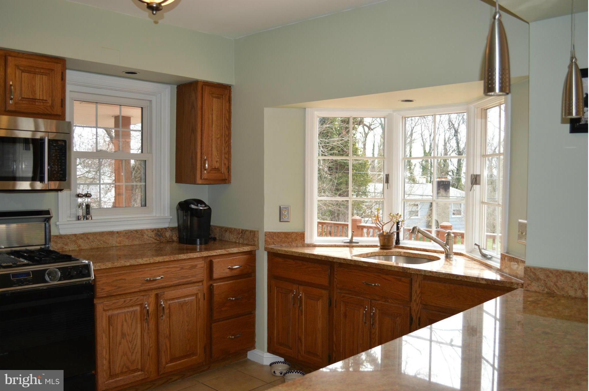 21 Tanglewood Road Baltimore, MD 21228 - Photo 7 of 29 Beautiful granite countertops in Kitchen