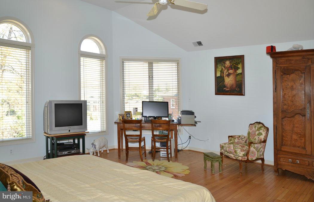 5603 Ridgefield Road Bethesda, MD 20816 - Photo 29 of 30 a living room with furniture and a flat screen tv