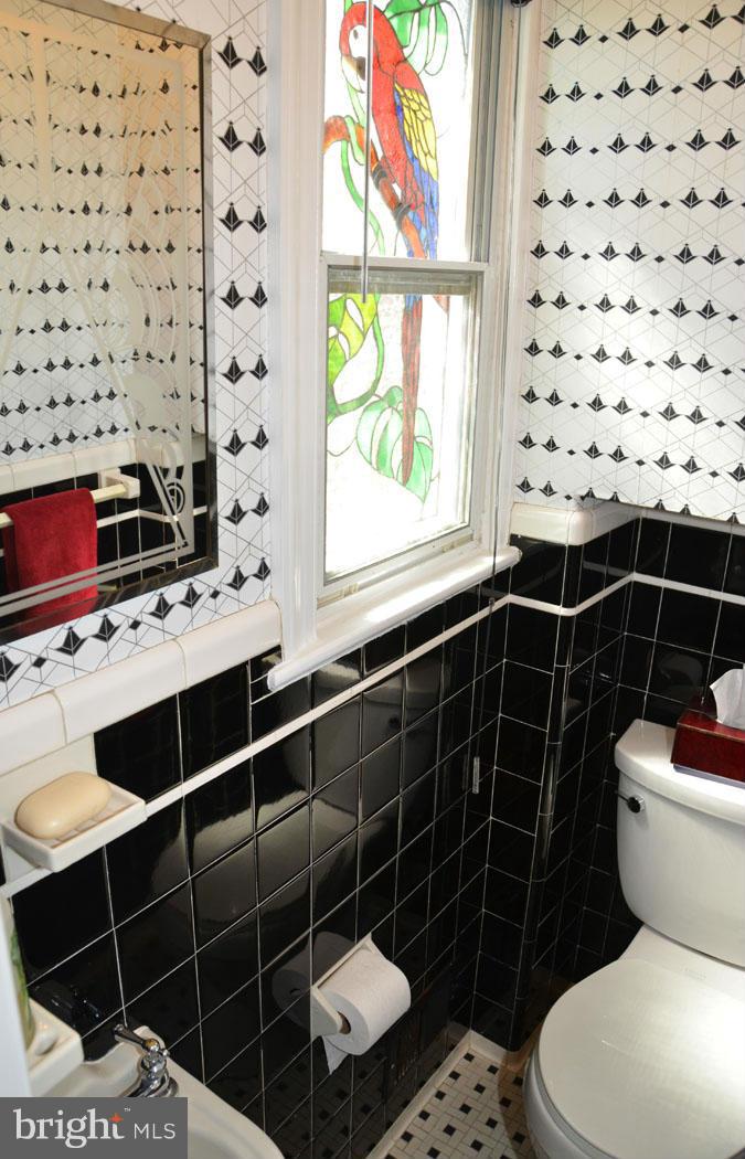 5603 Ridgefield Road Bethesda, MD 20816 - Photo 9 of 30 a bathroom with a toilet a sink and a mirror