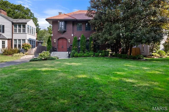 $950,000 | 7061 Westmoreland Drive, St. Louis, MO 63130