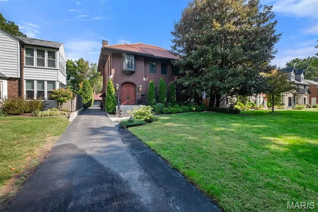 $950,000 | 7061 Westmoreland Drive, St. Louis, MO 63130
