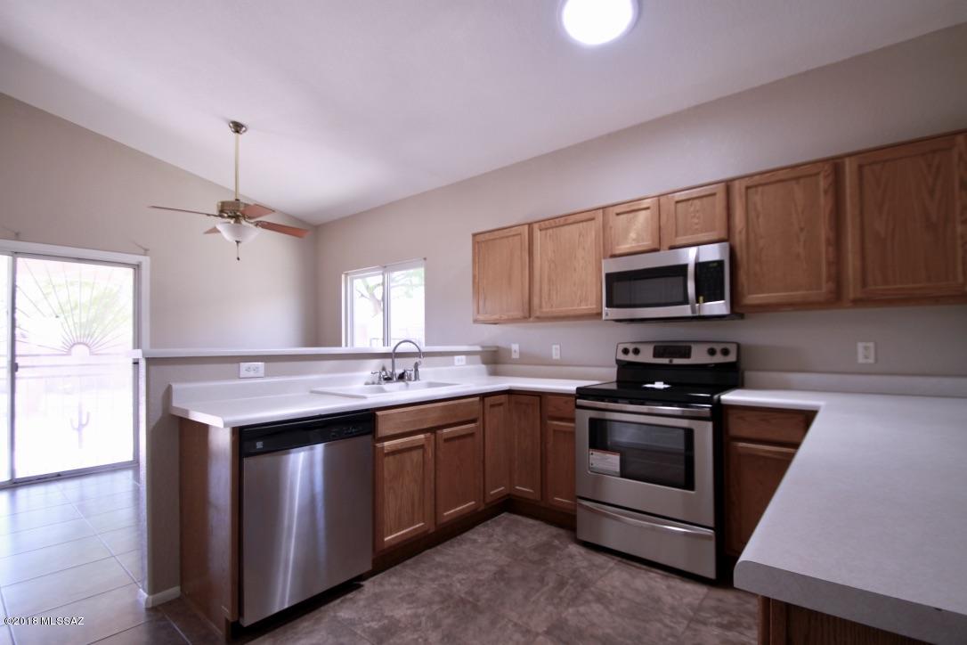 9741 North Sandy Valley Drive Tucson, AZ 85743 - Photo 4 of 23