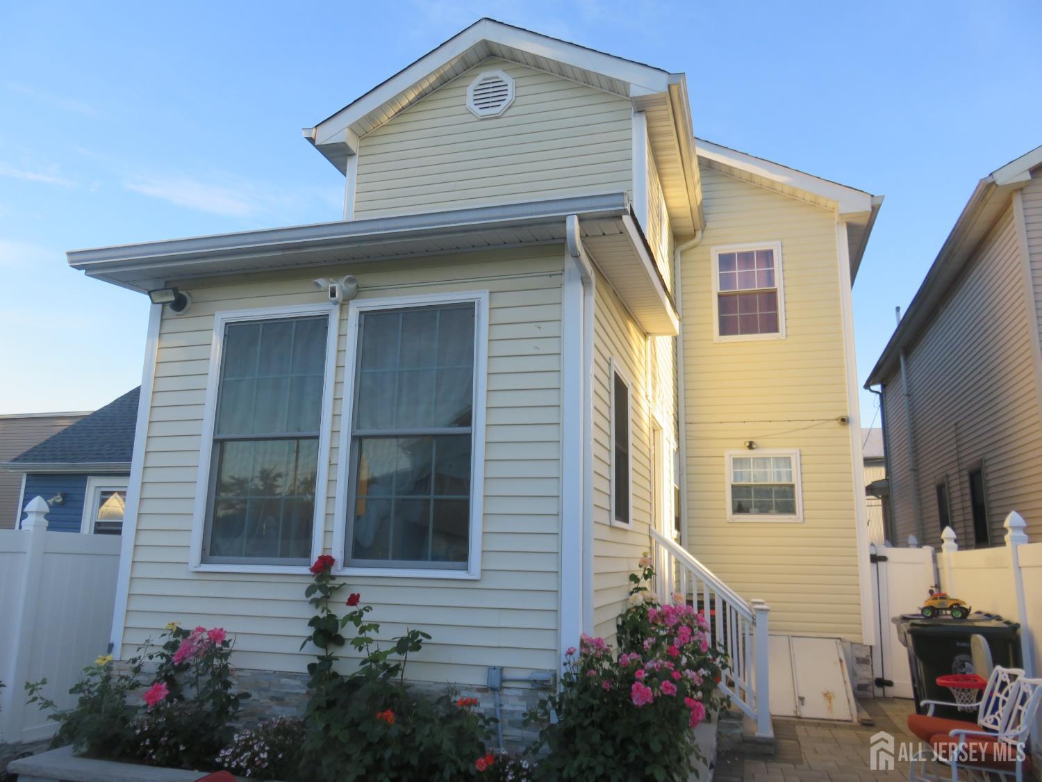336 Sutton Street Perth Amboy, NJ 08861 - Photo 6 of 8
