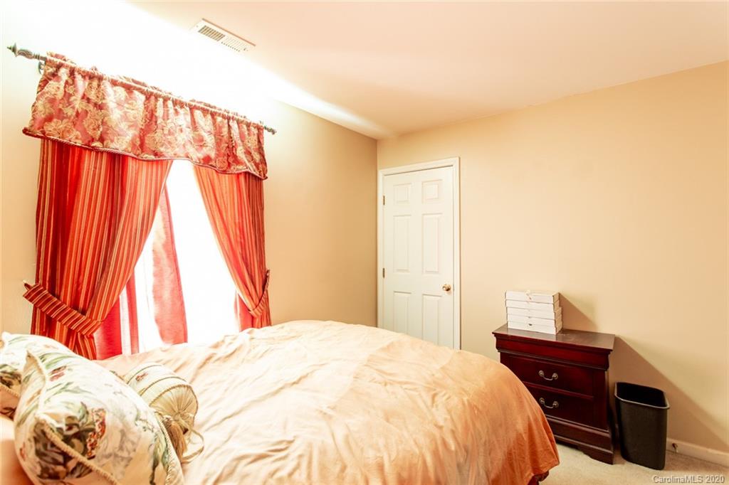 12321 Cardinal Point Road Charlotte, NC 28269 - Photo 33 of 43 Gallery Image 33