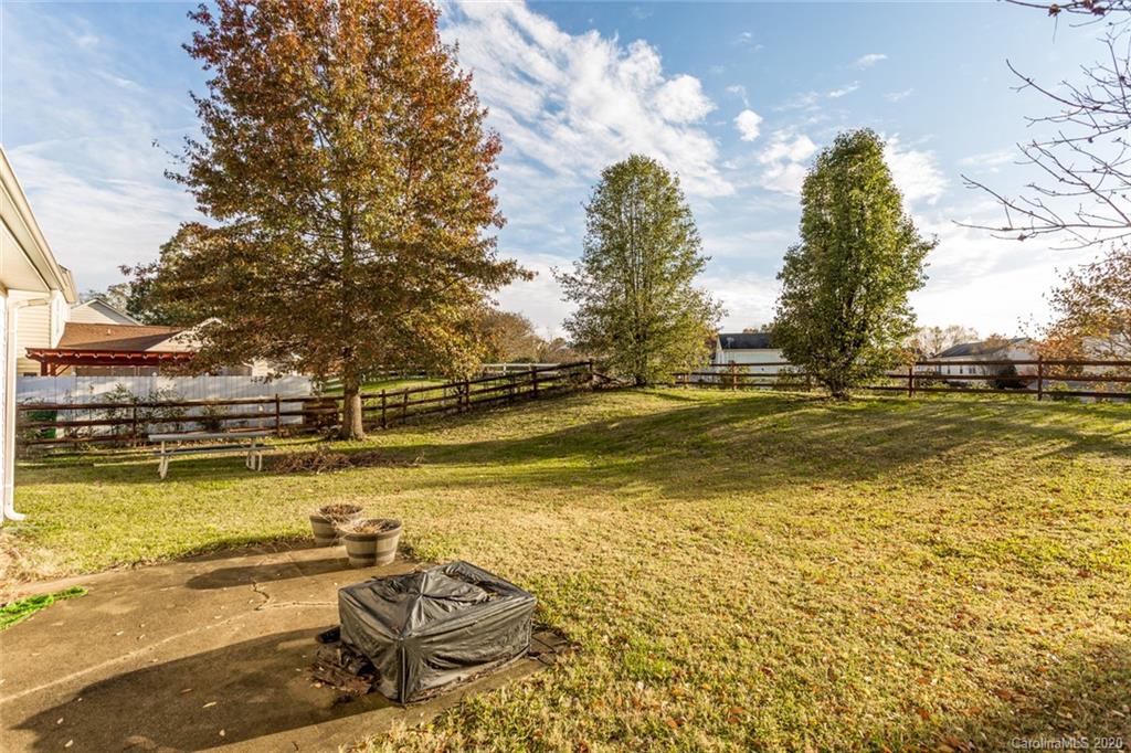 12321 Cardinal Point Road Charlotte, NC 28269 - Photo 37 of 43 Gallery Image 37