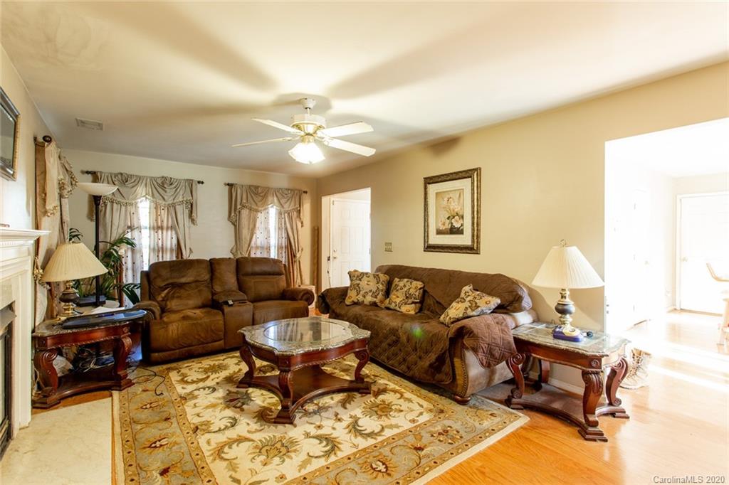 12321 Cardinal Point Road Charlotte, NC 28269 - Photo 8 of 43 Gallery Image 8
