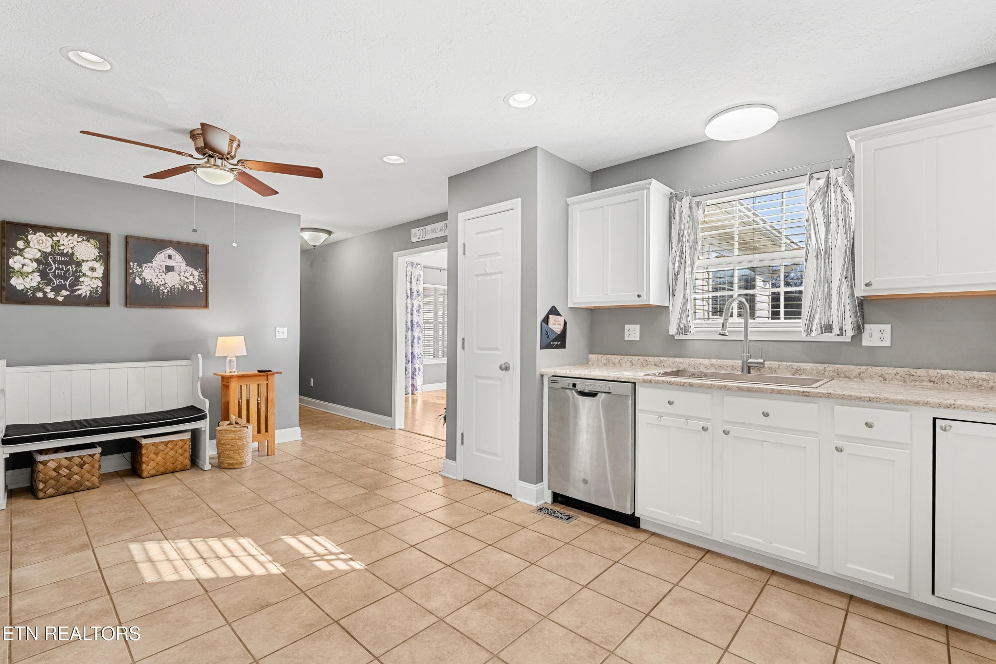 7468 Ravencrest Lane Corryton, TN 37721 - Photo 14 of 40 Gallery Image 14