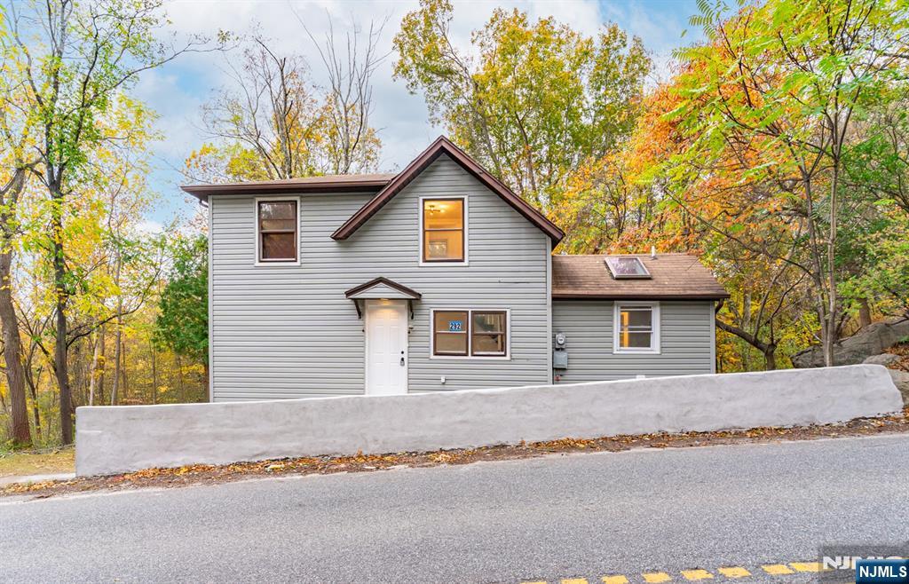 292 Macopin Road Bloomingdale, NJ 07403 - Photo 1 of 25