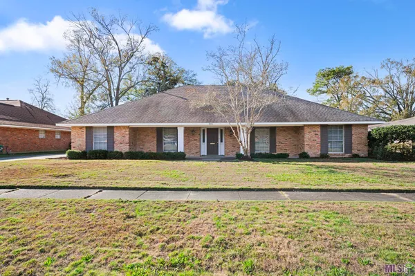$365,000 | 886 Hedgewood Drive, Baton Rouge, LA 70815