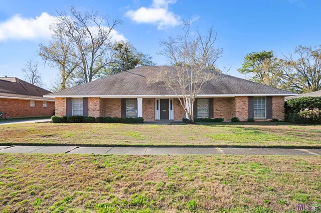 $365,000 | 886 Hedgewood Drive, Baton Rouge, LA 70815