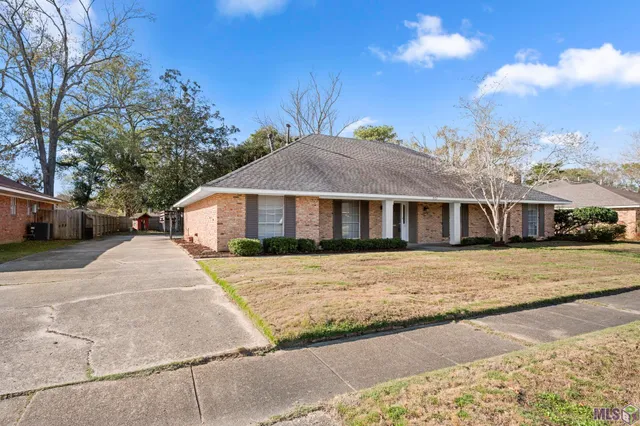$365,000 | 886 Hedgewood Drive, Baton Rouge, LA 70815