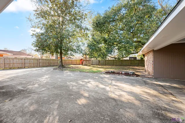 $365,000 | 886 Hedgewood Drive, Baton Rouge, LA 70815