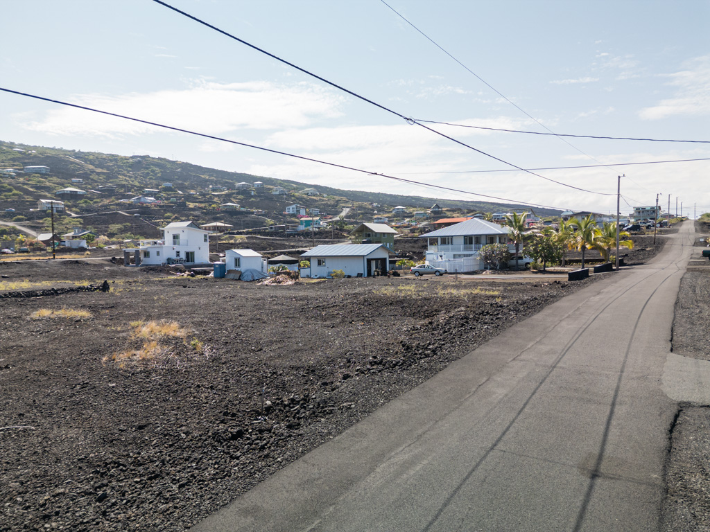 7 Elima Avenue Captain Cook, HI 96704 - Photo 6 of 11 a view of a dry yard with wooden fence