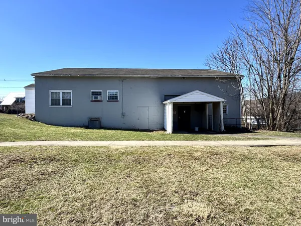 a house view with a outdoor space