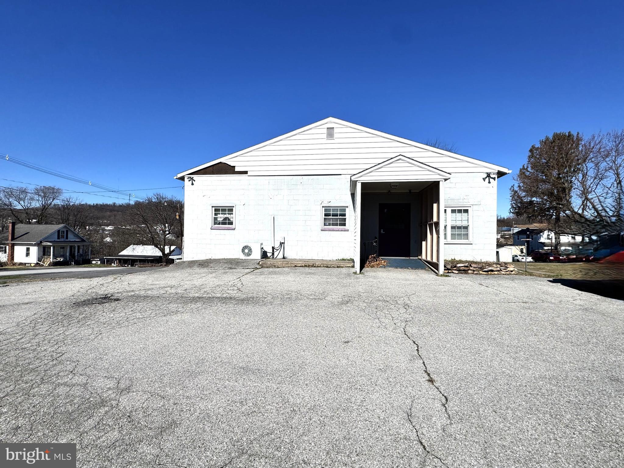 401 Yale Street Lewistown, PA 17044 - Photo 3 of 27
