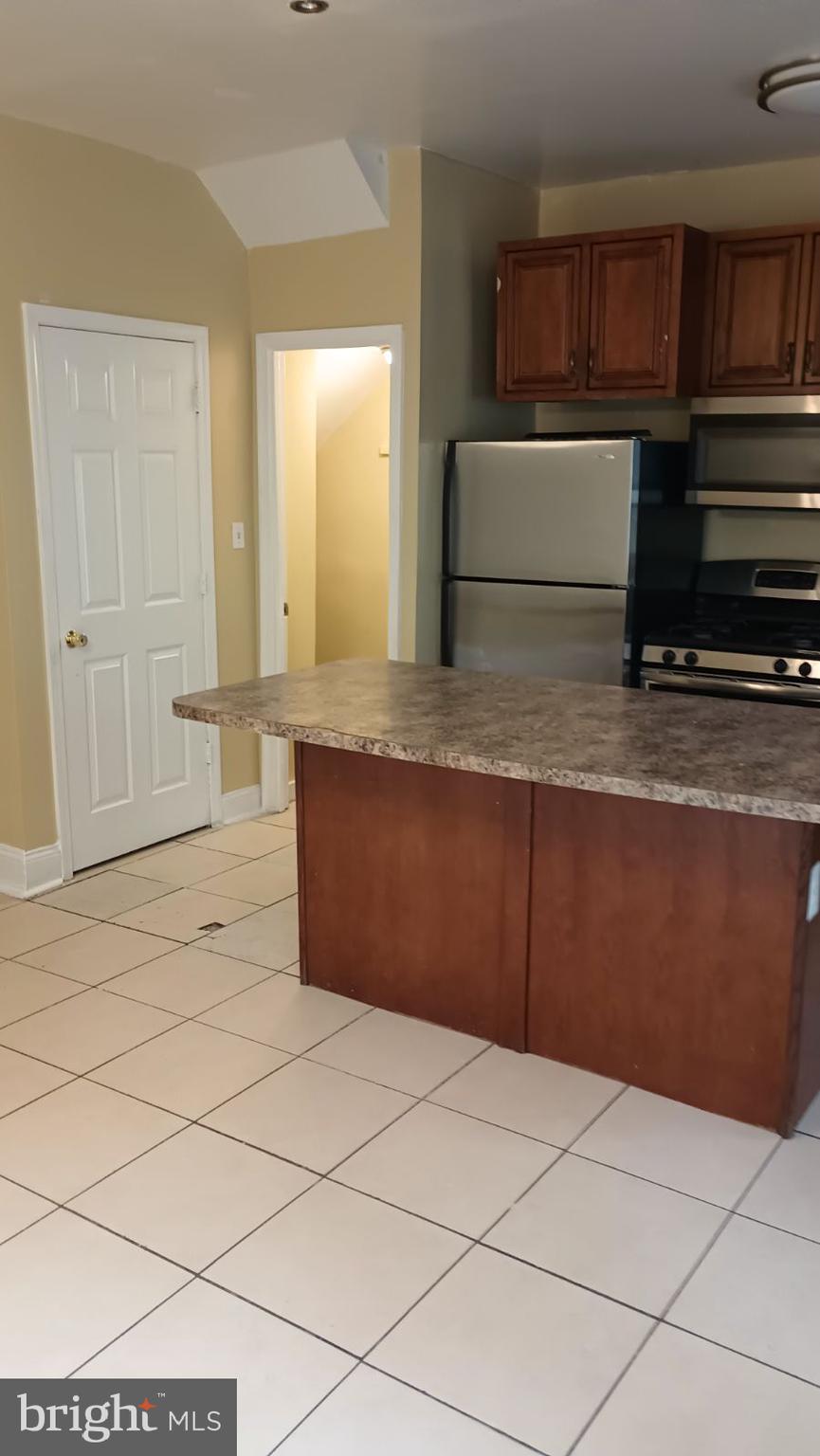 107 South Wickham Road Baltimore, MD 21229 - Photo 4 of 16