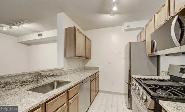 $2,900 | 7111 Woodmont Avenue, Unit 209, Bethesda, MD 20815