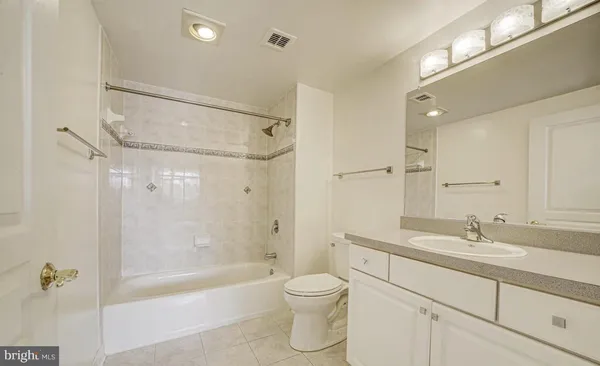 $2,900 | 7111 Woodmont Avenue, Unit 209, Bethesda, MD 20815