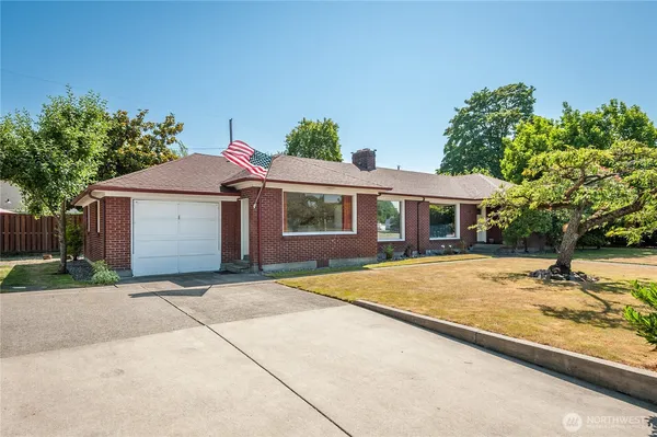 $452,500 | 2615 Ocean Beach Highway, Longview, WA 98632