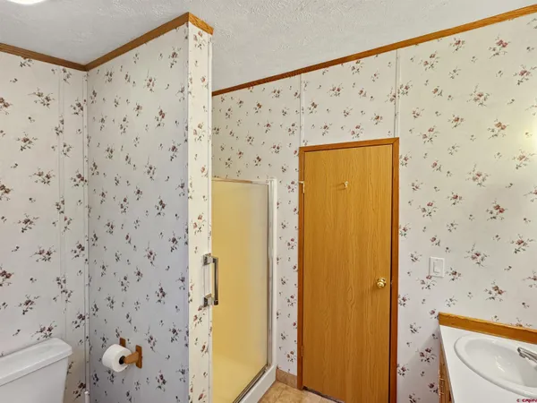 a view of a livingroom with a ceiling fan