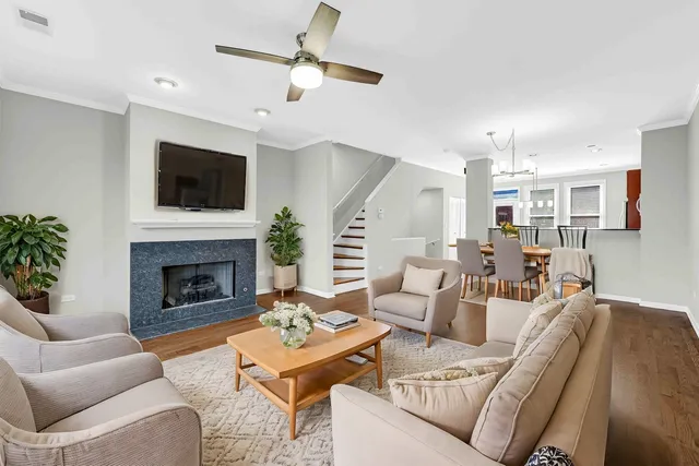 $4,600 | 1040 North Kingsbury Street, Chicago, IL 60610