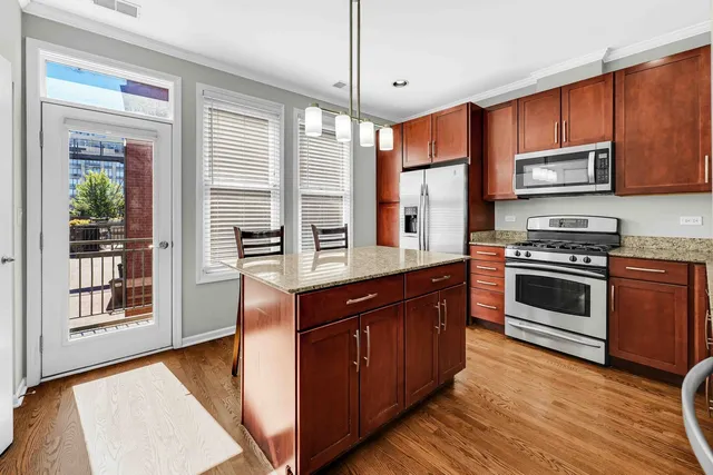 $4,600 | 1040 North Kingsbury Street, Chicago, IL 60610