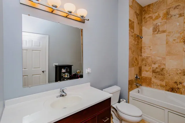 $2,150 | 2154 North Natchez Avenue, Unit 3N, Chicago, IL 60707