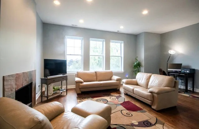 $2,150 | 2154 North Natchez Avenue, Unit 3N, Chicago, IL 60707