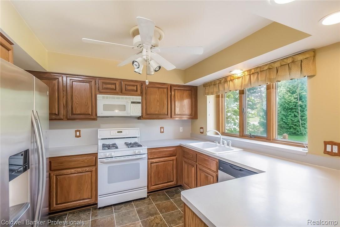 501 Sunlight Drive Rochester, MI 48309 - Photo 15 of 40 015-Kitchen-2059801-medium.jpg