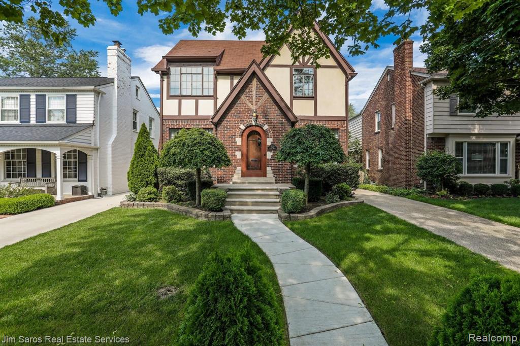 328 Fisher Road Grosse Pointe Farms, MI 48230 - Photo 1 of 24