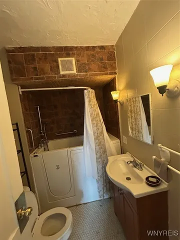 $1,500 | 5 Humphrey Road, Buffalo, NY 14207