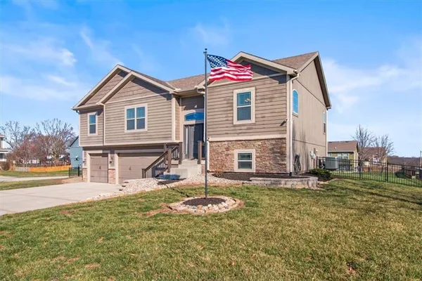 818 West Rader Street, Lone Jack, MO 64086