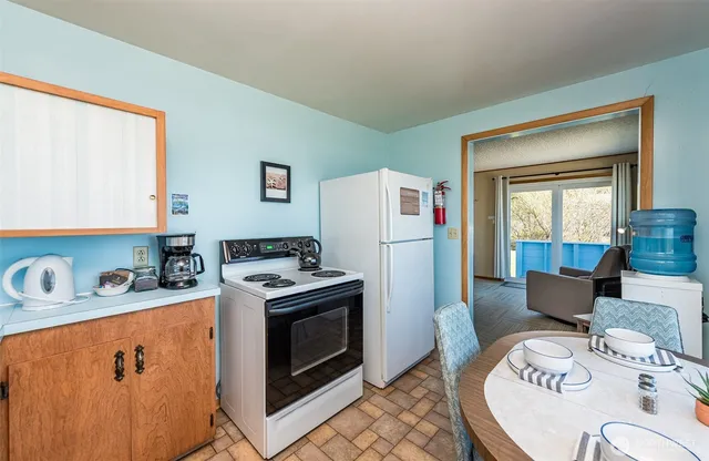 $1,420,000 | 1663 Highway 112, Sekiu, WA 98381