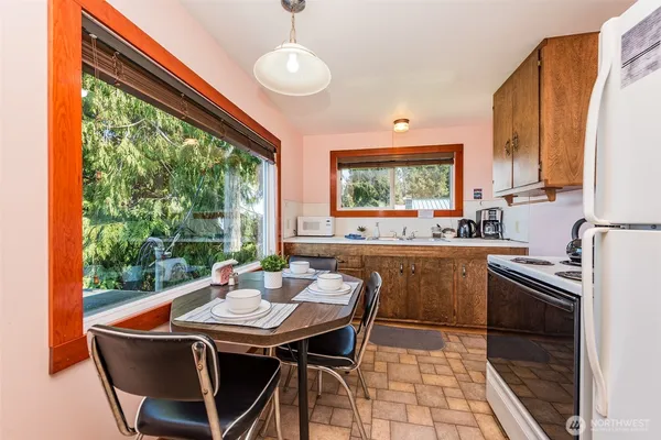 $1,220,000 | 1663 Highway 112, Sekiu, WA 98381