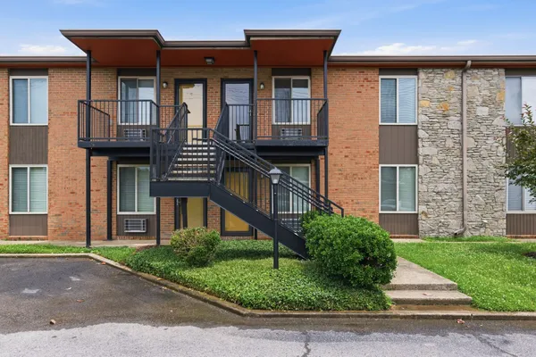 $1,200 | 3600 Hillsboro Pike, Unit C10, Nashville, TN 37215