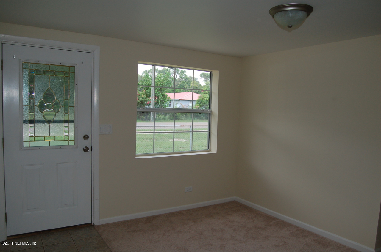 1806 Faye Road Jacksonville, FL 32218 - Photo 4 of 10 Living Room