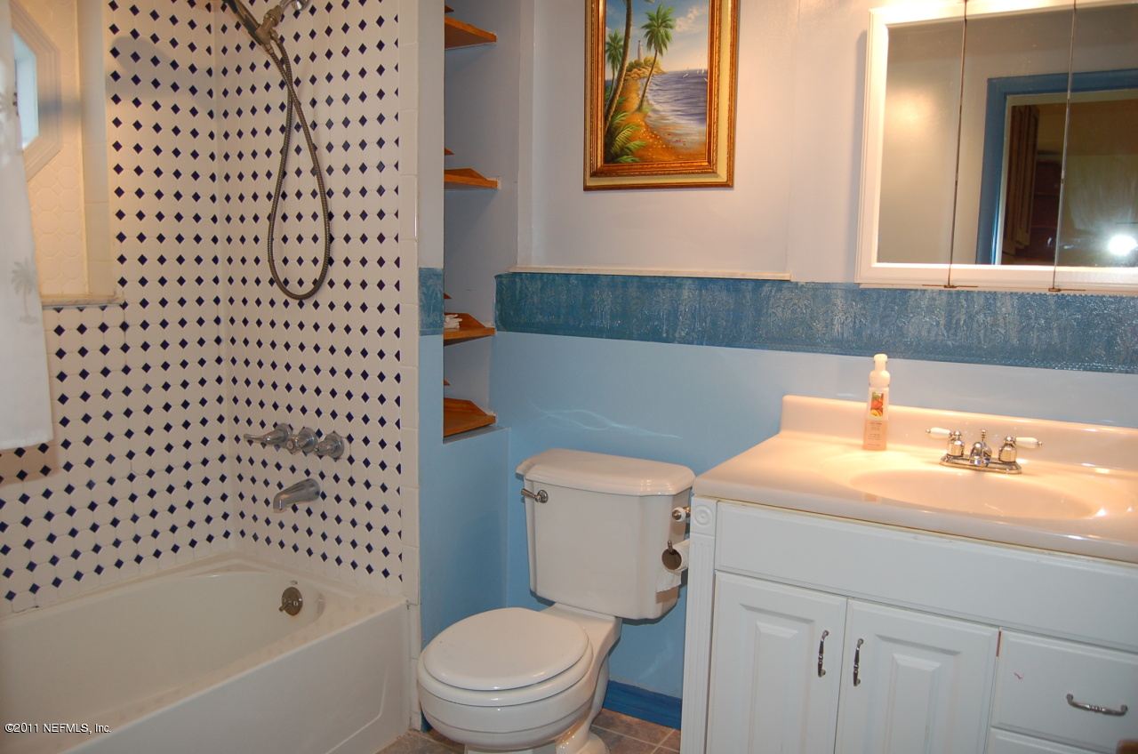 1806 Faye Road Jacksonville, FL 32218 - Photo 9 of 10 Bathroom