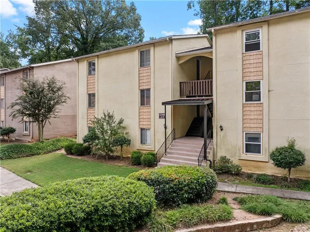 $1,690 | 2390 Lawrenceville Highway, Unit E, Decatur, GA 30033