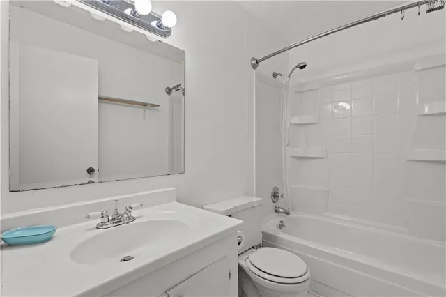 $1,690 | 2390 Lawrenceville Highway, Unit E, Decatur, GA 30033