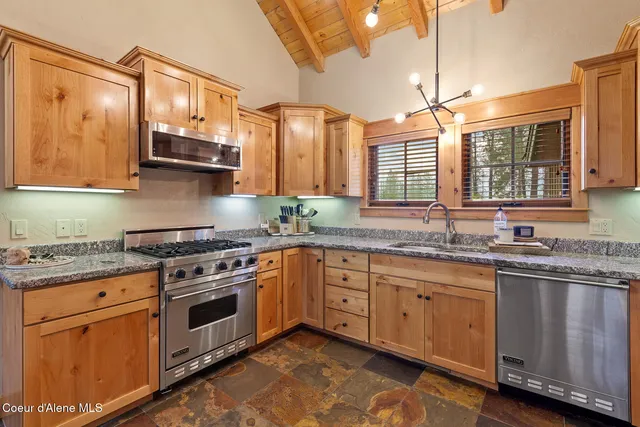 $1,445,000 | 504 Hornby Place, Dover, ID 83825