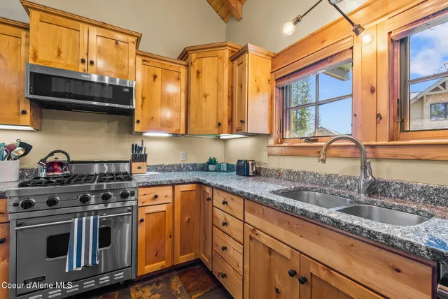 $1,445,000 | 504 Hornby Place, Dover, ID 83825