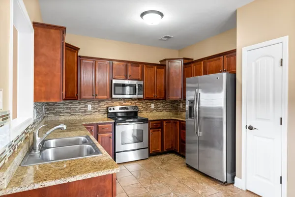 $2,100 | 3706 Tradewinds Terrace, Clarksville, TN 37040