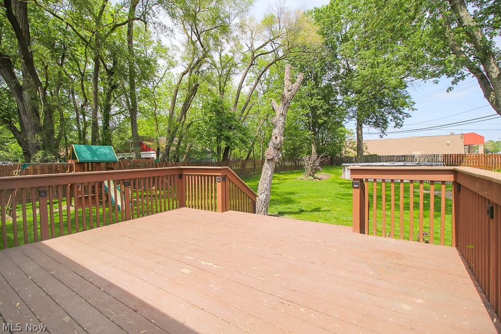 6401 Stumph Road Cleveland, OH 44130 - Photo 16 of 35