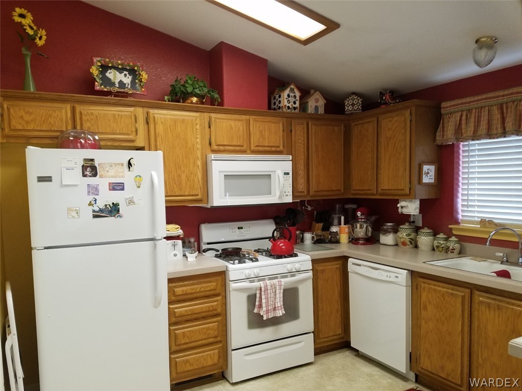 1545 East El Rodeo Road, Unit 41 Fort Mohave, AZ 86426 - Photo 3 of 14 Kitchen