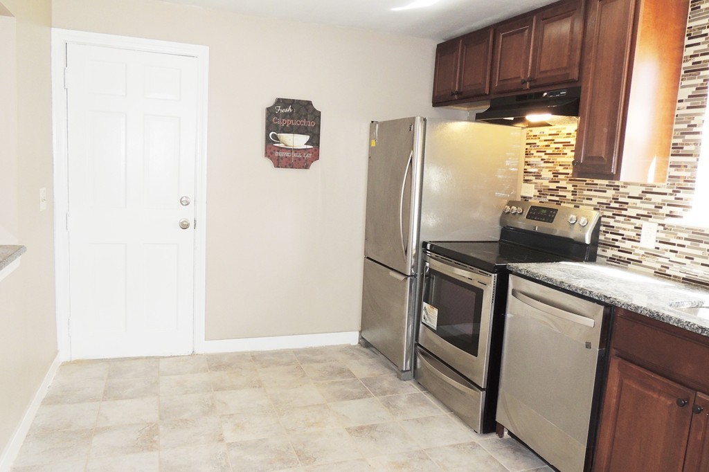 55 Bennington Street Springfield, MA 01108 - Photo 3 of 28